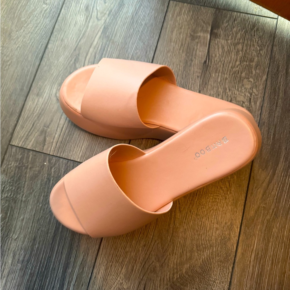 NEVER WORN Bamboo womens platform sandals Blush/ Pink Size 40 or US 9